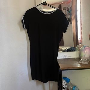 Black shirt sleeve with white strips